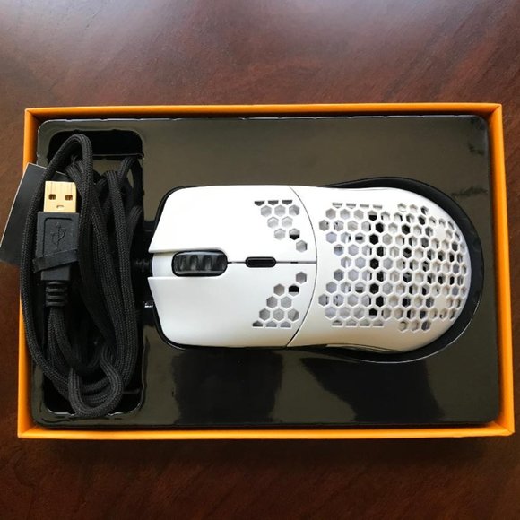 Glorious Gaming Mouse - Model O Matte White 67 g Superlight Honeycomb USB Gaming - Picture 2 of 5